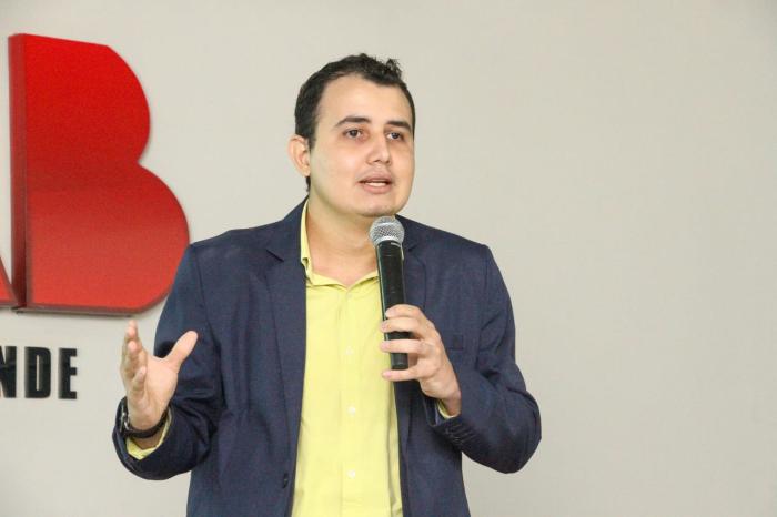 Instituições em Conflito com a Constituição? A Política Brasileira em Rota de Colisão com o Estado de Direito