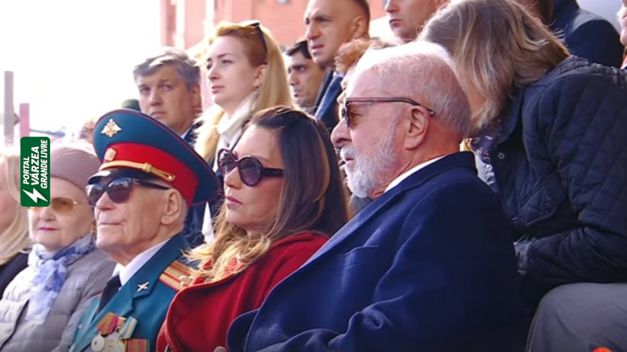 Enquanto o Brasil sangra, Lula aplaude tanques ao lado de ditadores na Rússia