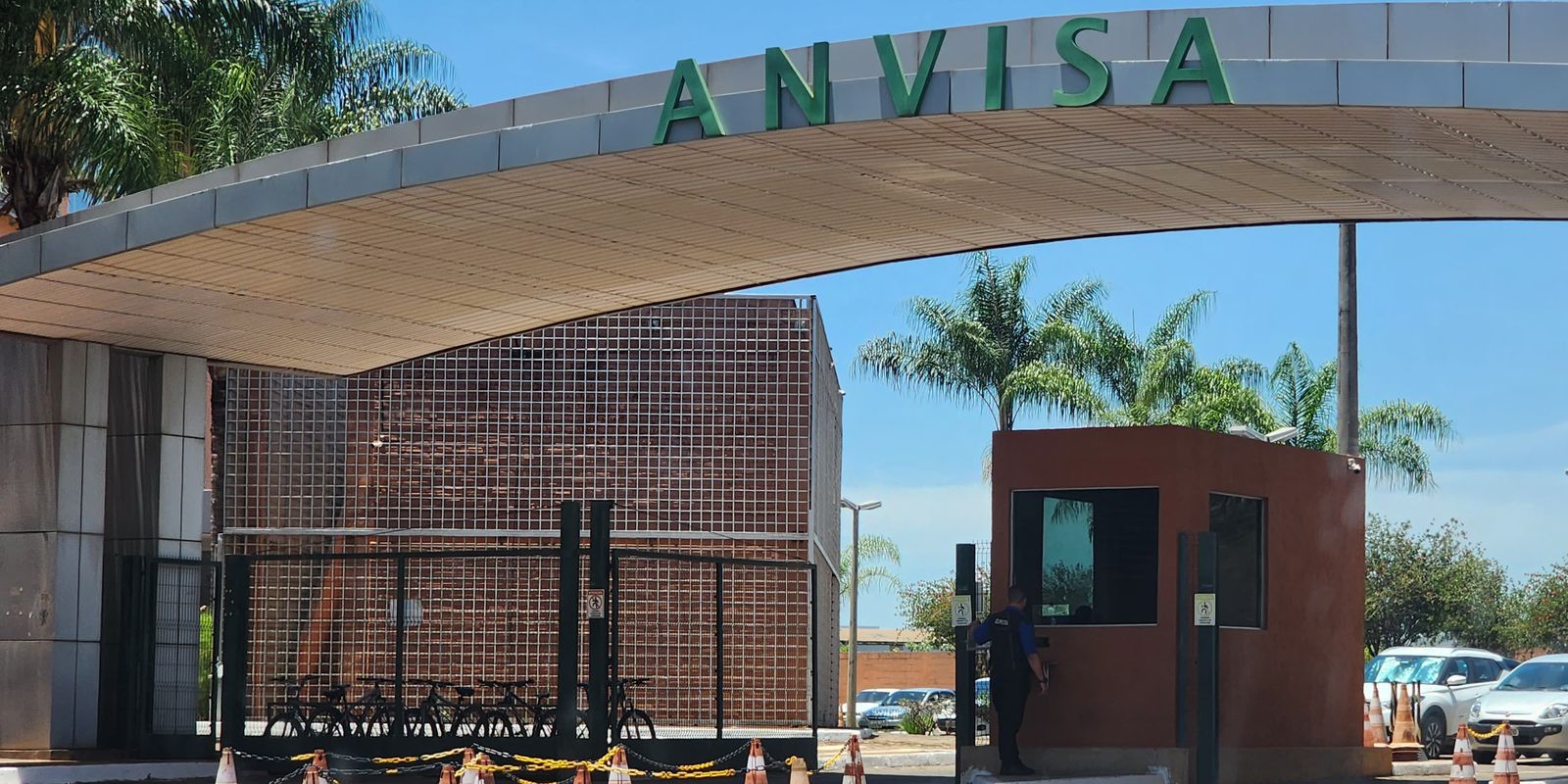 Anvisa proíbe fabricação e venda de suplementos com ora-pro-nóbis