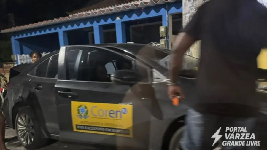 Carro oficial do Coren é flagrado em bloco de Carnaval com família dentro no Rio de Janeiro e levanta suspeita de uso indevido de recursos públicos
