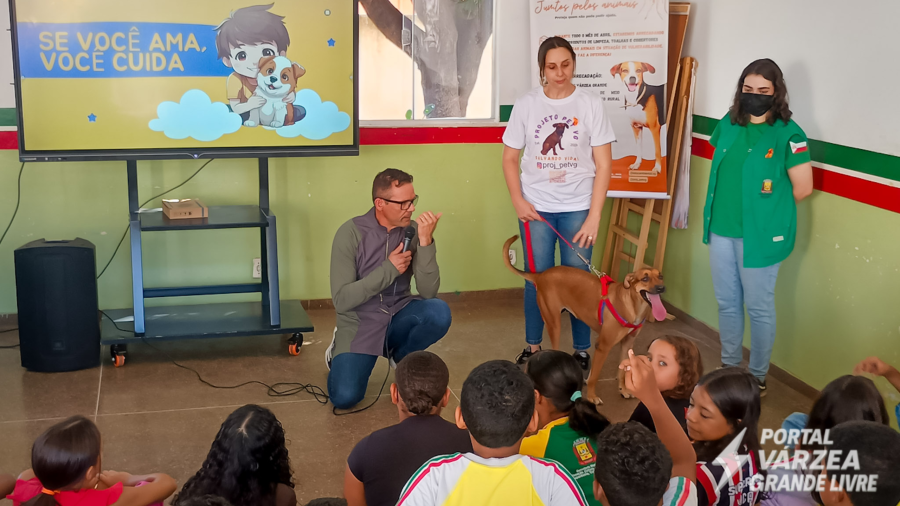 Crianças aprendem a proteger animais durante ações do Abril Laranja em Várzea Grande