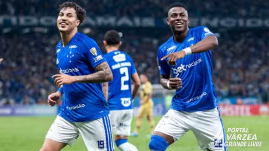 Cruzeiro vence Boca Juniors no Mineirão, assume liderança e jogo termina em tensão