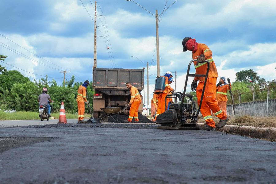 Secretaria de Obras intensifica serviços de manutenção em seis bairros de Várzea Grande
