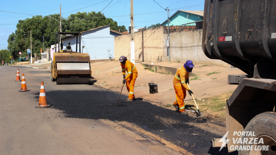 Prefeitura intensifica manutenção viária e drenagem em bairros de Várzea Grande