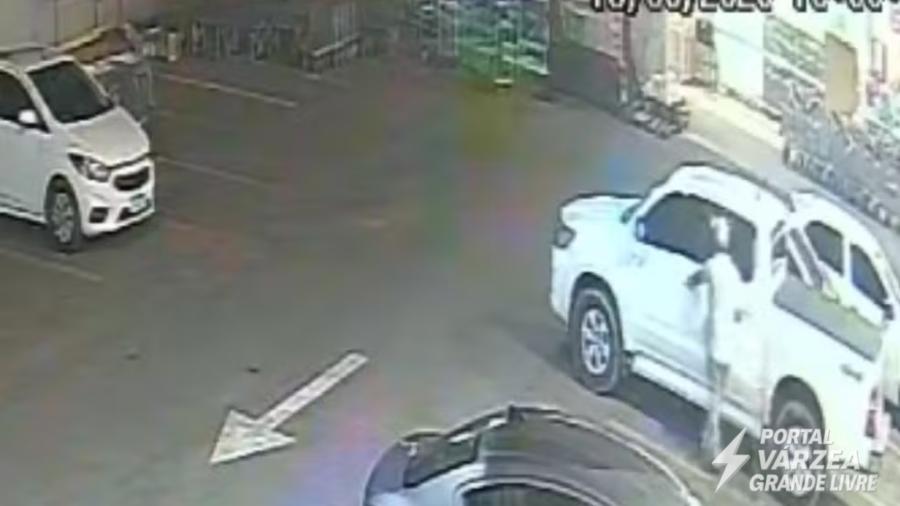 Homem é preso após furtar R$ 10 mil em celulares, cartões e dinheiro de veículo em supermercado de Cuiabá