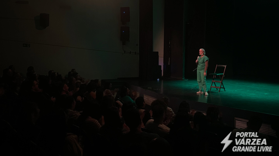 Camila Cardoso transforma influência digital em voz ativa da enfermagem brasileira
