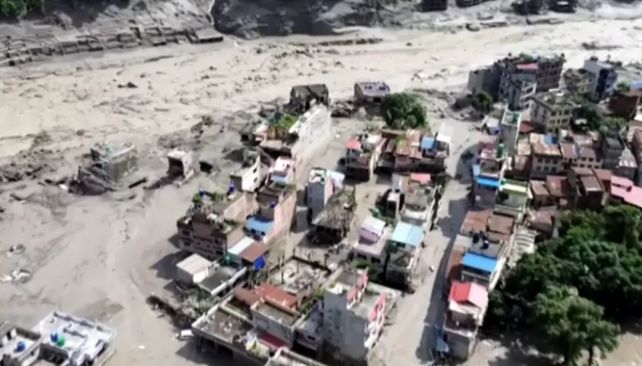 Tragédia no Himalaia: enchentes deixam 157 mortos e quase 400 desaparecidos entre Nepal e Tibete